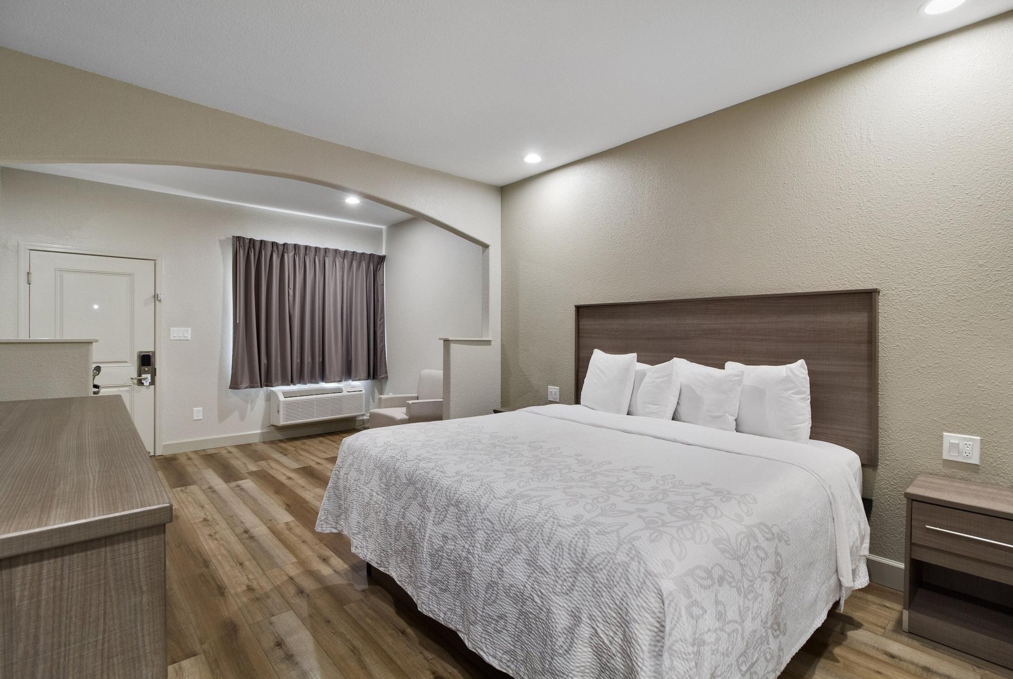 Red Roof Inn Plus + Galveston - Beachfront エクステリア 写真