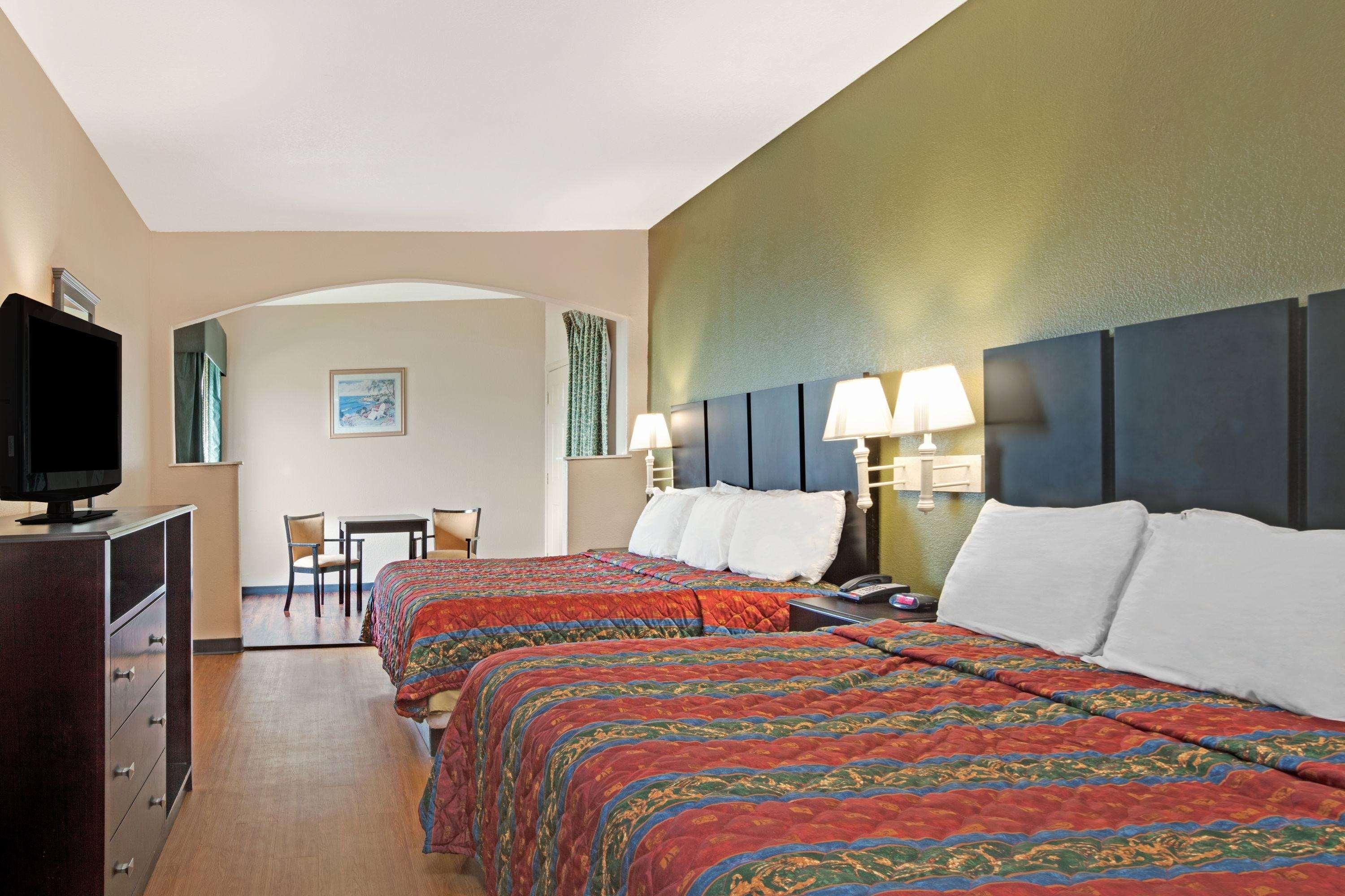 Red Roof Inn Plus + Galveston - Beachfront エクステリア 写真