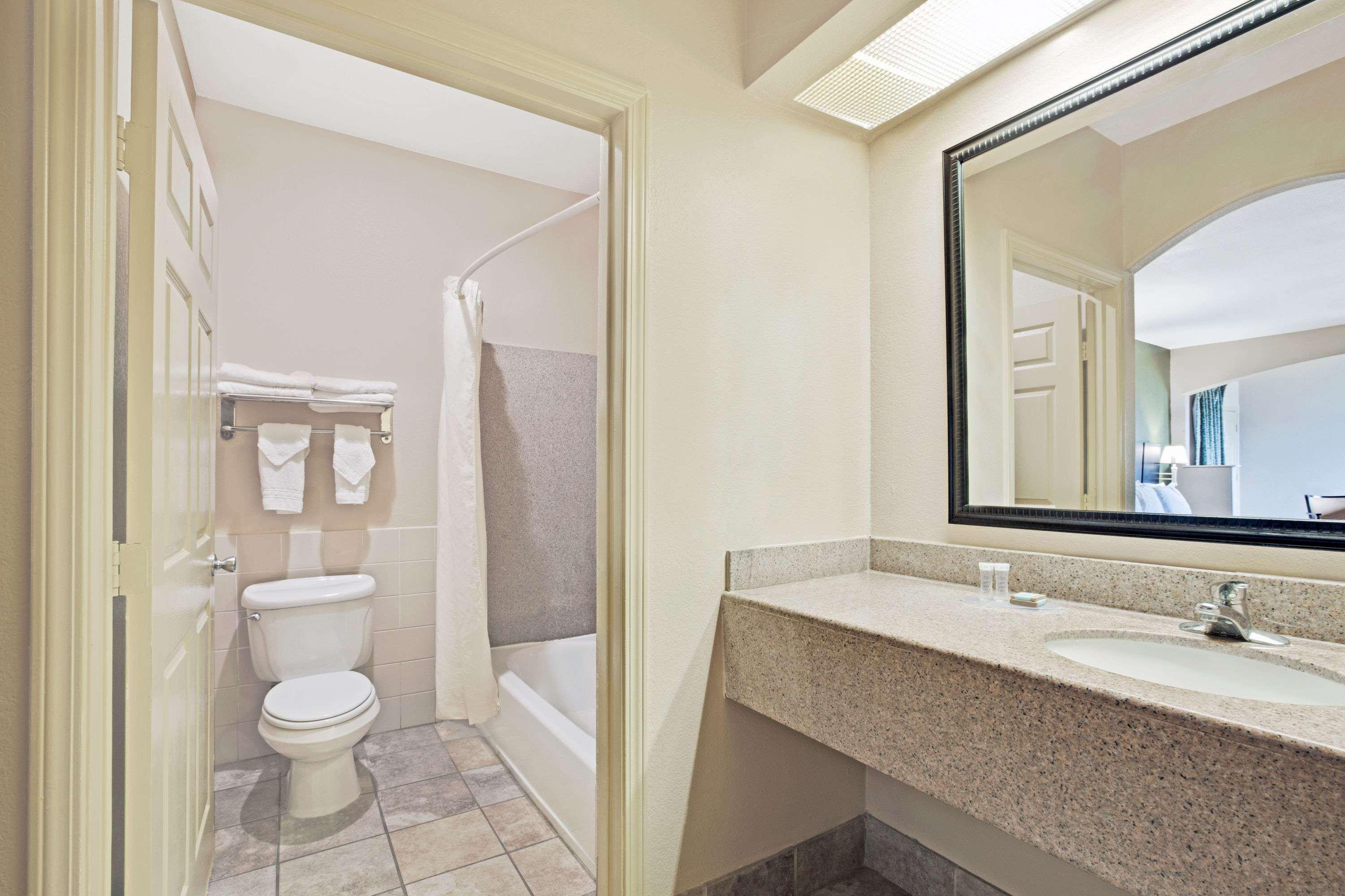 Red Roof Inn Plus + Galveston - Beachfront エクステリア 写真