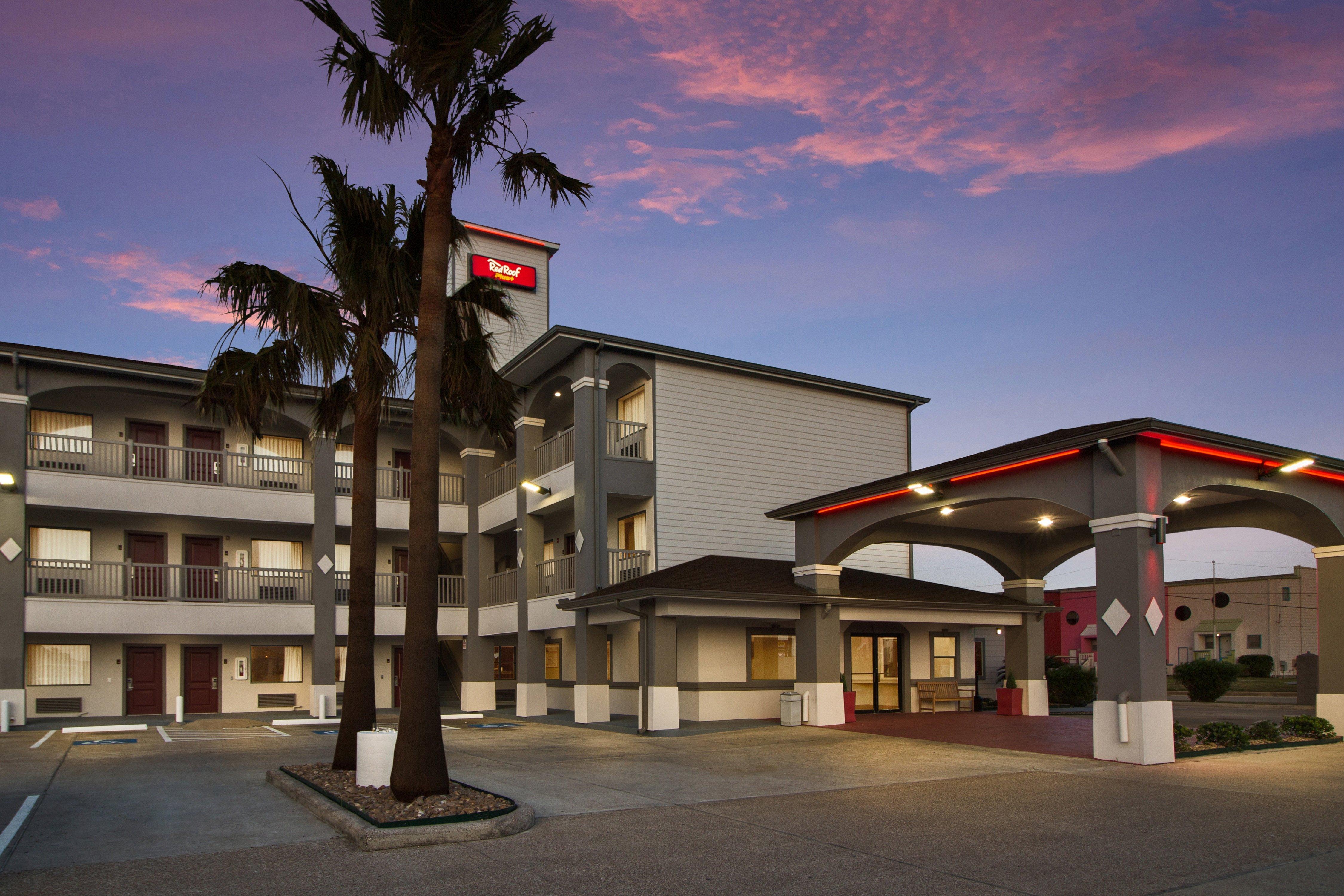 Red Roof Inn Plus + Galveston - Beachfront エクステリア 写真