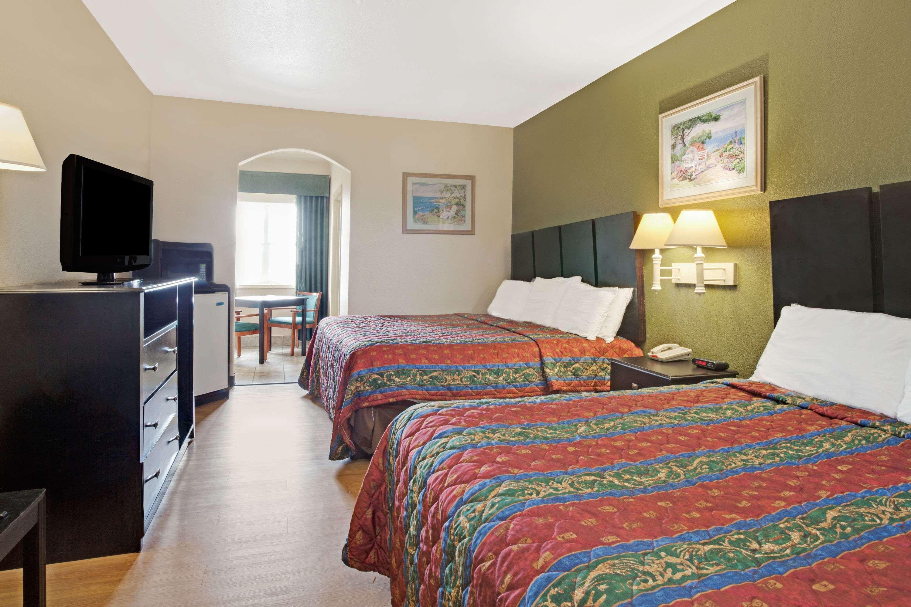 Red Roof Inn Plus + Galveston - Beachfront エクステリア 写真
